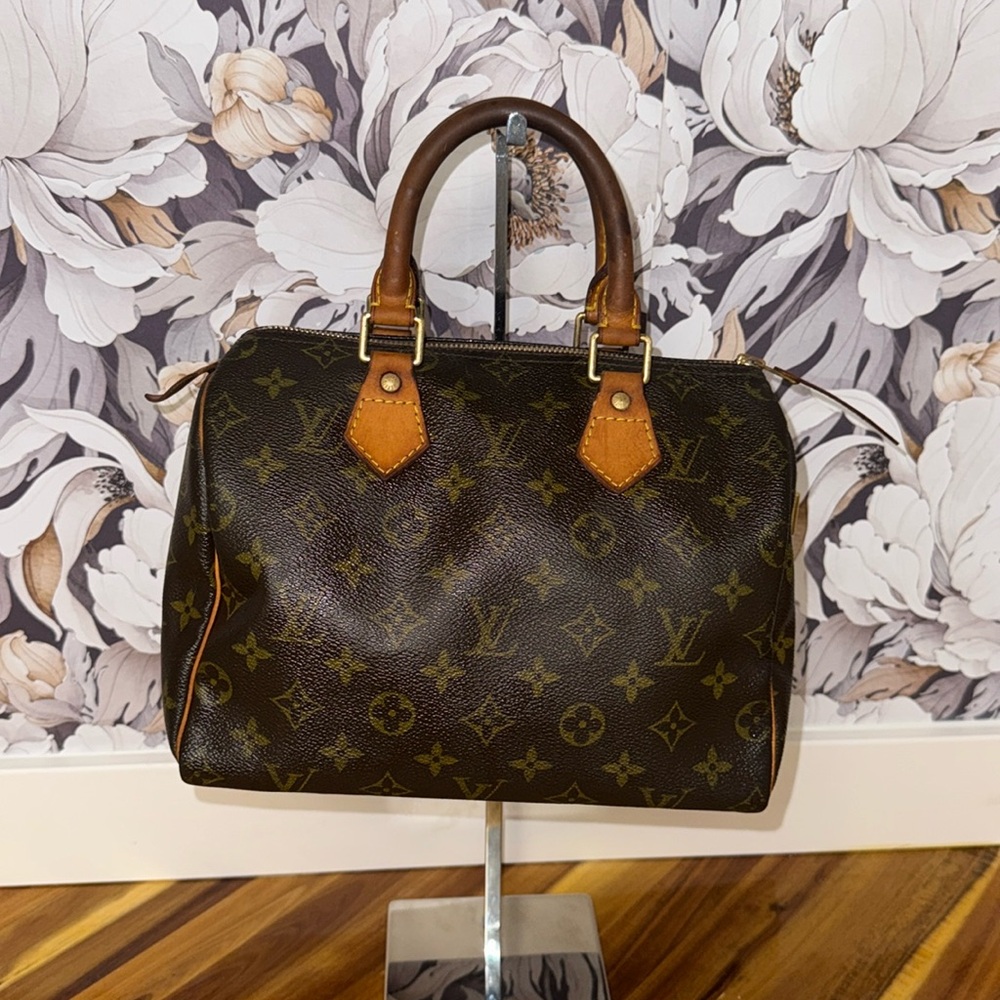 Authentic Louis Vuitton speedy 25